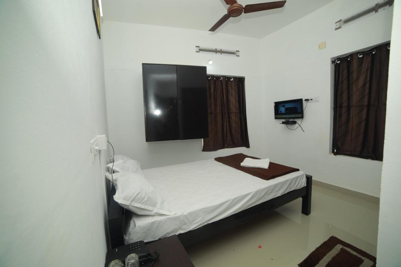 فندق Meghna Residency تريفِندرم المظهر الخارجي الصورة